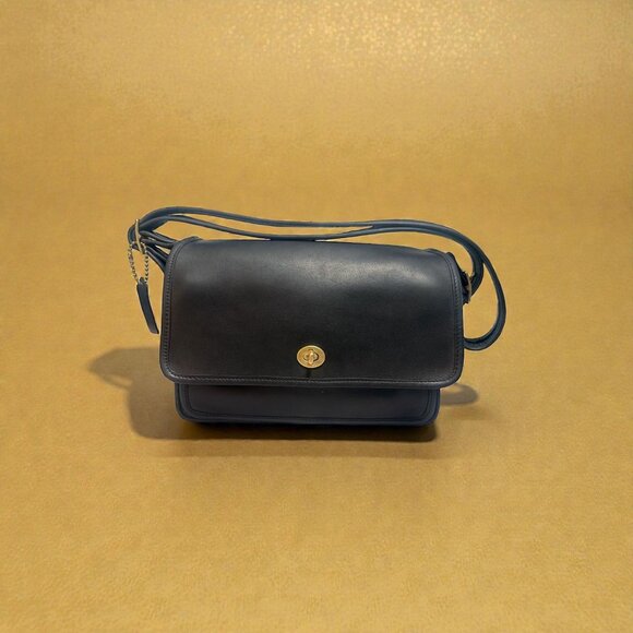 VTG Coach Pocket Bag 9875 Black Leather Brass Turnlock Shoulder Purse 1990 USA - Picture 2 of 12